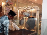 Tradisi Ngisis Keraton Kasepuhan Cirebon, Bersihkan Wayang Kulit Berusia Ratusan Tahun