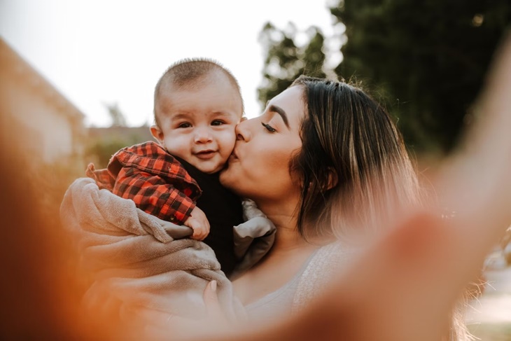 Tips Menyusui agar Kalori Bayi Tercukupi