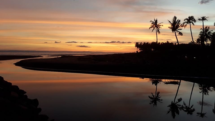 Senja di Pantai Yehembang yang lokasinya di Banjar Pasar, Desa Yehembang, Kecamatan Mendoyo, Jembrana. Jumat (23/3). (Foto: IST)