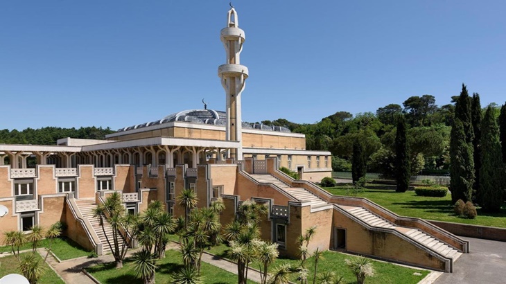 Pengalaman Salat Tarawih Pertama di Masjid Terbesar Kota Roma