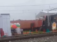 KAI Sesalkan Warga Tetap Gelar Hajatan di Tengah Jalur KA