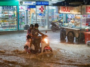 4 Tips Berkendara Aman pada Musim Hujan