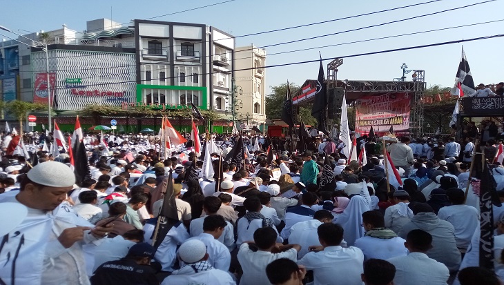 Ratusan jamaah mengikuti Parade Ukhuwah di Jalan Slamet Riyadi, kawasan Ngarsopuro, Solo, Jawa Tengah, Minggu (1/9). (MP/Ismail)