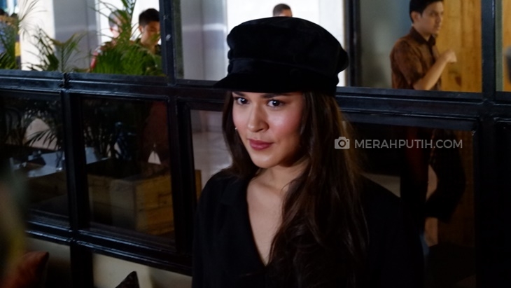 Senangnya Raisa Konser Bareng Vina Panduwinata