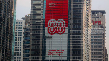 Gedung Pencakar Langit Bersolek Sambut HUT Ke-80 Kemerdekaan RI di Jakarta
