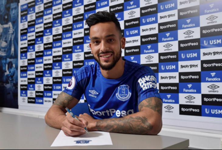 Rooney Pengaruhi Walcott untuk Pindah ke Everton