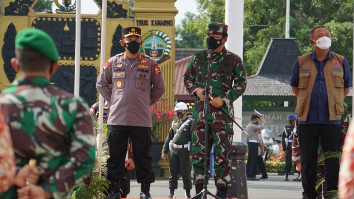 Panglima TNI Marsekal Hadi Tjahjanto bersama Kapolri Jenderal Listyo Sigit Prabowo berkunjung ke Kabupaten Blora, Jawa Tengah, Sabtu (5/6). (Foto: MP/Istimewa)