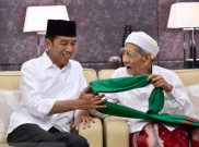 Jokowi Mendapat Hadiah Istimewa dari Ulama Karismatik Mbah Moen dan Habib Luthfi