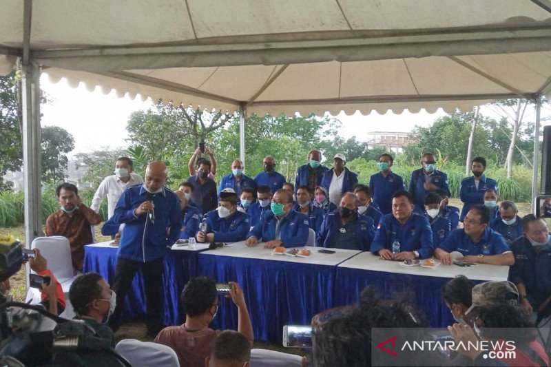 Jumpa pers Partai Demokrat versi KLB di lokasi proyek Wisma Atlet Hambalang, Citeureup, Kabupaten Bogor, Jawa Barat, Kamis (25/3/2021). (ANTARA/M Fikri Setiawan)