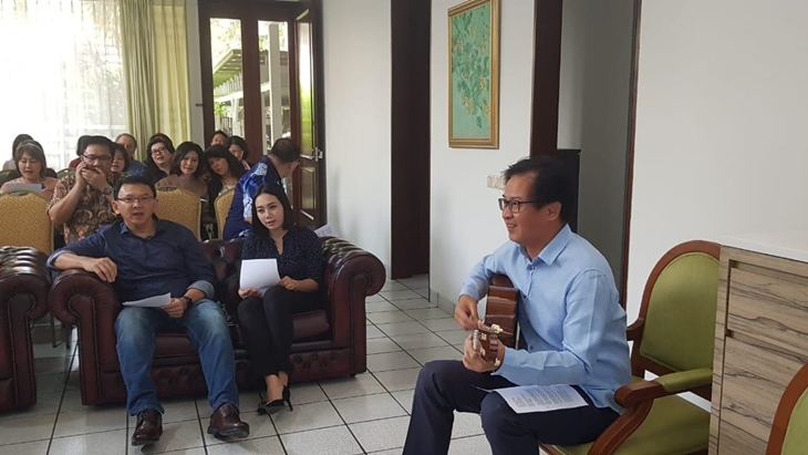 Basuki Tjahaja Purnama atau Ahok bersama calon istrinya Bripda Puput Nastiti. (Ist)