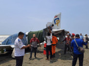 Pesawat Latih Bawa 2 WNA Libia Mendarat Darurat di Pantai Cemara Sewu Cilacap