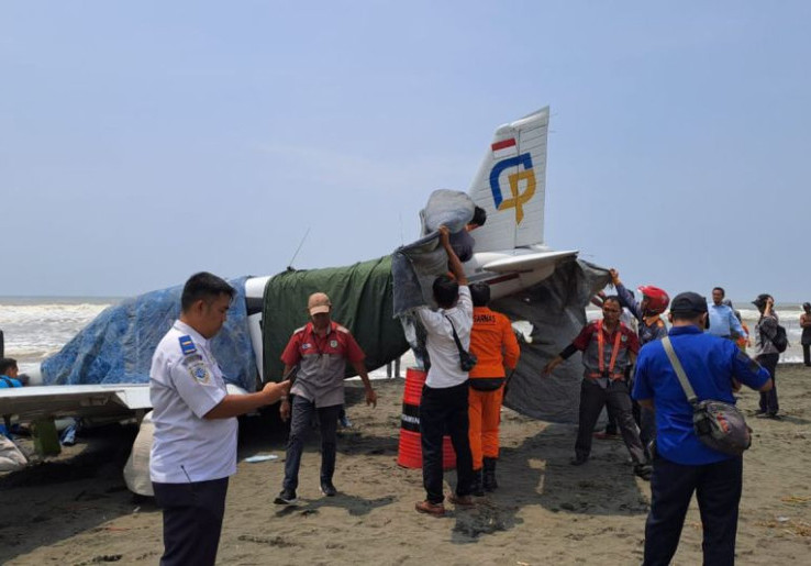 Evakuasi Pesawat Latih Mendarat Darurat di Pantai Cilacap Tunggu Izin KNKT