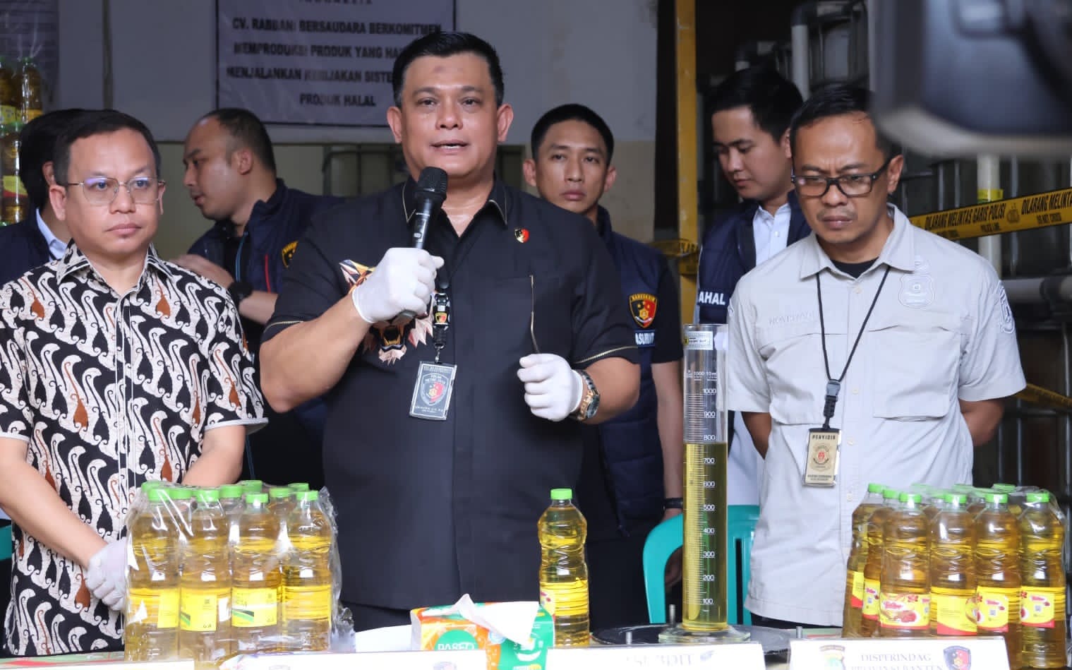Praktik Curang Minyakita di Cipondoh Terbongkar, Isi 1 Liter Dipangkas Jadi Hanya 800 Ml