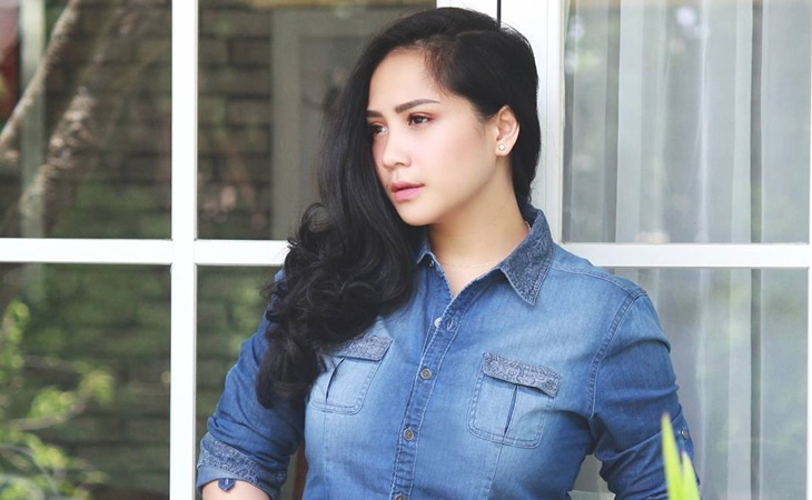 Makan Mie Ayam di Kaki Lima, Nagita Slavina Tuai Pujian Netizen