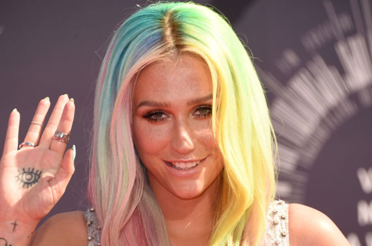 Serukan Gerakan #TimesUp, Kesha Bawakan Praying bersama 'Pasukan'