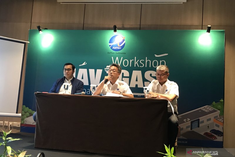 Direktur Utama Airnav Indonesia Novie Riyanto menjelaskan terkait kinerja perusahaan sepanjang 2019 di Jakarta, Kamis. (ANTARA/ Juwita Trisna Rahayu)