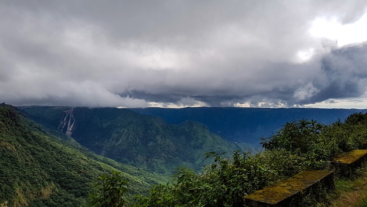 Shillong terkenal dengan perbukitan yang dihiasi awan-awan. (Foto: Pixabay/shuvoku)