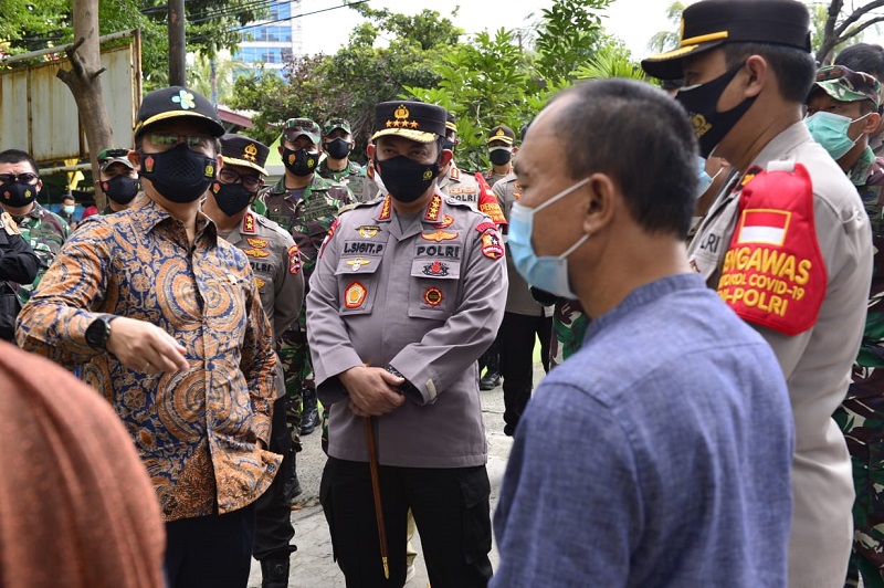 Kapolri pantau PPKM. (Foto: Antara)