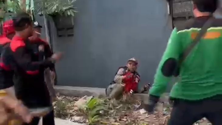 Demo Buruh di Surabaya Ricuh, Anggota Satpol PP Ditendang dan Diinjak
