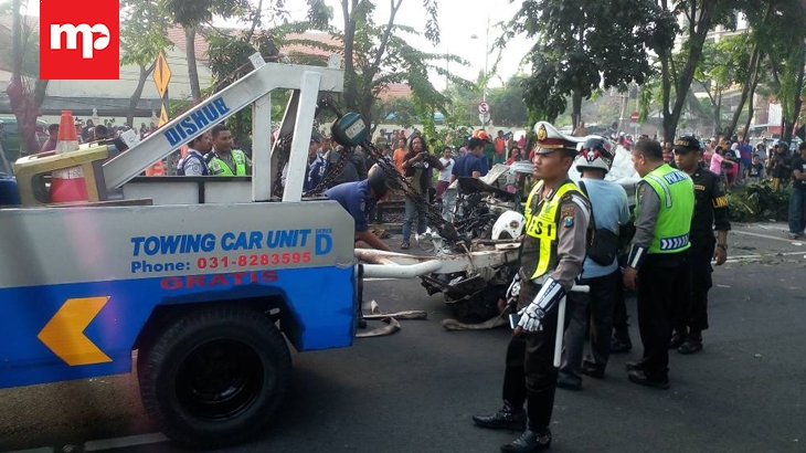 Masuk ke Kolong Trailer, Pengemudi Sedan Tewas di Tempat