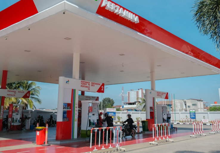 Pertamina Bantah Manfaatkan Kelangkaan BBM SPBU Swasta, Fokus Utama Stabilitas Harga dengan Mendorong Kerja Sama Impor Bersama Vivo dan APR.