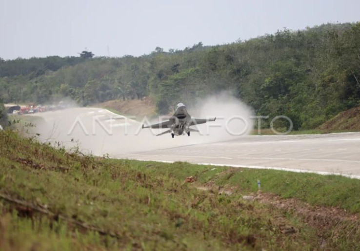 TNI Kaji Tol Probolinggo-Banyuwangi Buat Landasan Pesawat Tempur Saat Darurat