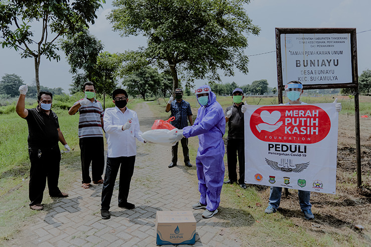 Beri Bantuan Penggali Makam TPU Buniayu, JHL Group Bisa Jadi Contoh Pengusaha Lain