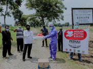 Beri Bantuan Penggali Makam TPU Buniayu, JHL Group Bisa Jadi Contoh Pengusaha Lain