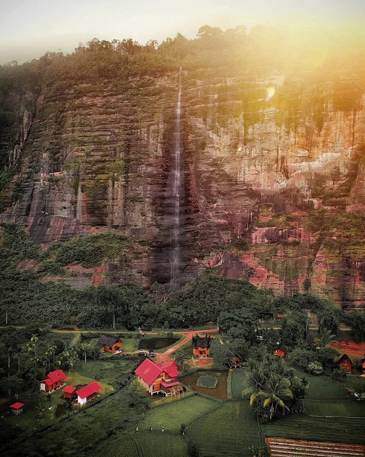Suasana Lembah Harau di sore hari. (Instagram/@travelingwithjuan)