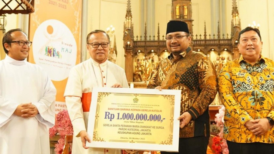 Kucurkan Rp 1 Miliar untuk Gereja Katedral Jakarta, Menag: Komitmen Kami layani Semua Agama