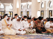 Wapres Ma’ruf Amin Salat Subuh Berjamaah Bersama Warga di Masjid Raya Sheikh Zayed Solo