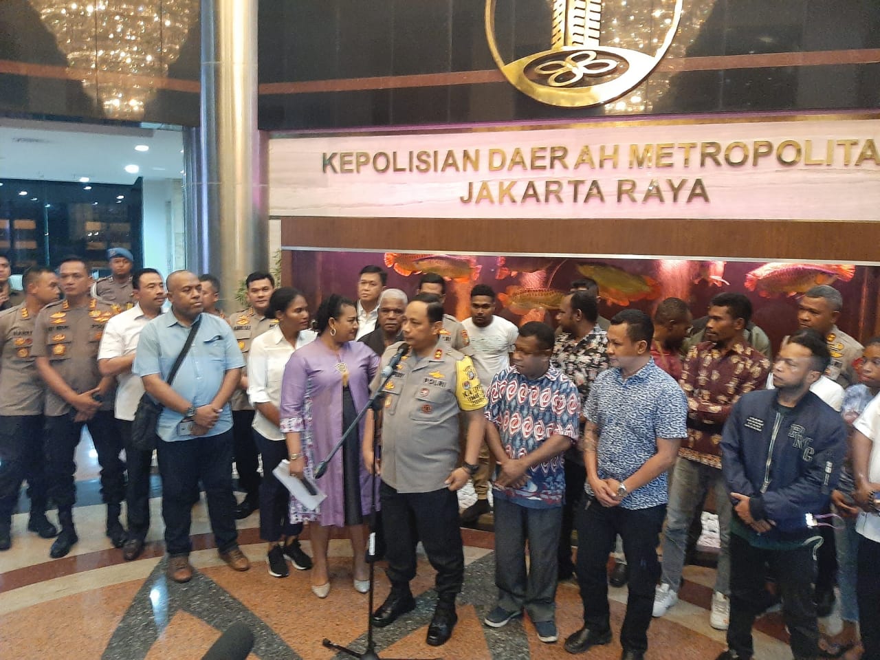 Kapolda Metro Jaya Irjen Gatot Eddy Pramono langsung menemui perwakilan masyarakat Papua yang berada di wilayah Jabodetabek pada Senin (19/8) di Polda Metro Jaya. Foto: MP/Kanu