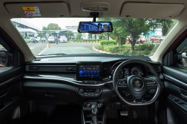 Biar Makin Kinclong, Simak Tips Agar Kaca Mobil Tidak Berjamur