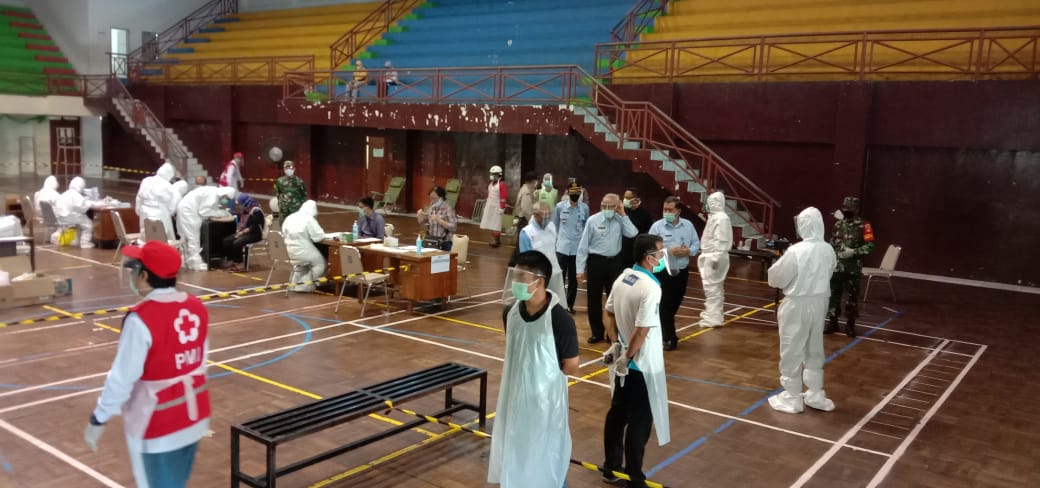 Pelaksanaan rapid test masal di GOR Pangukan