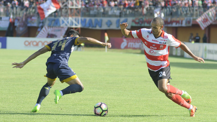 Madura United Protes Wasit Aprisman Aranda