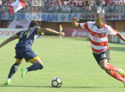 Madura United Protes Wasit Aprisman Aranda