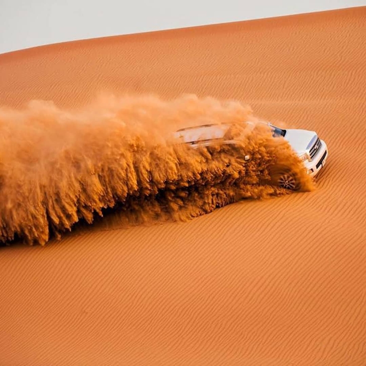 Dune bashing di padang pasir Qatar. (Foto: instagram.com/thedesertsafari)
