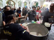 Warisan Budaya tak Benda Bubur Samin Primadona Menu Berbuka di Masjid Darussalam, Solo