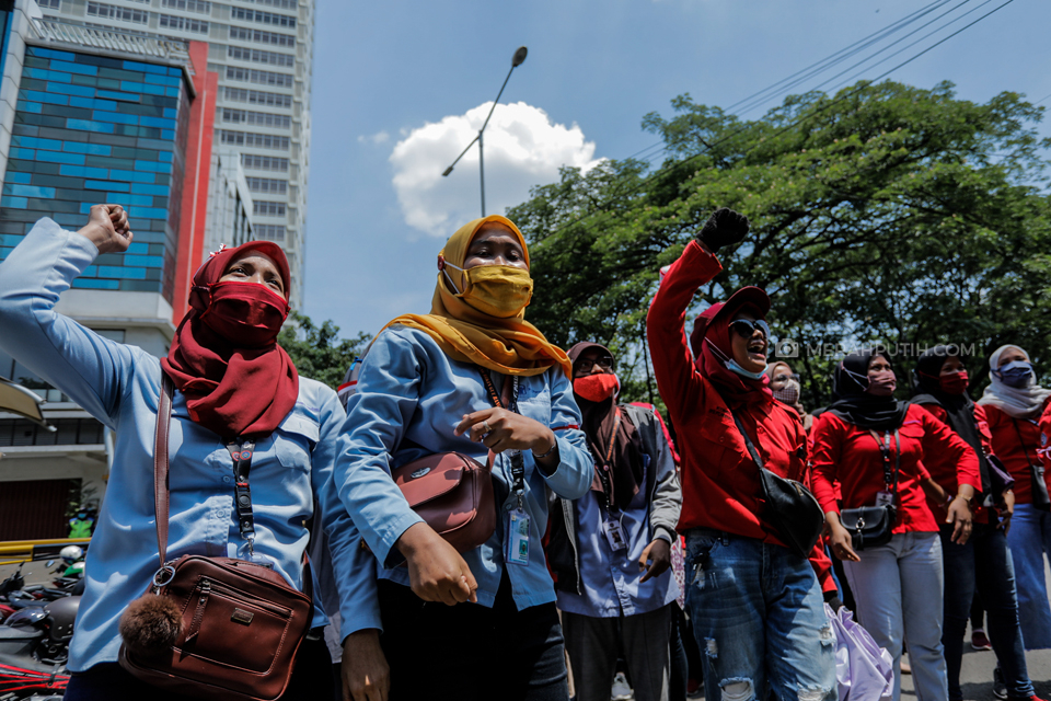 Buruh Tangerang Demo Tolak RUU Omnibus Law Cipta Lapangan Kerja