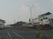 Buntut Reuni 212, Kereta Jarak Jauh Berhenti di Stasiun Jatinegara