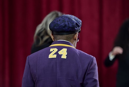 Penghormatan untuk Kobe Bryant, Spike Lee Tampil Nyentrik di Oscar 2020