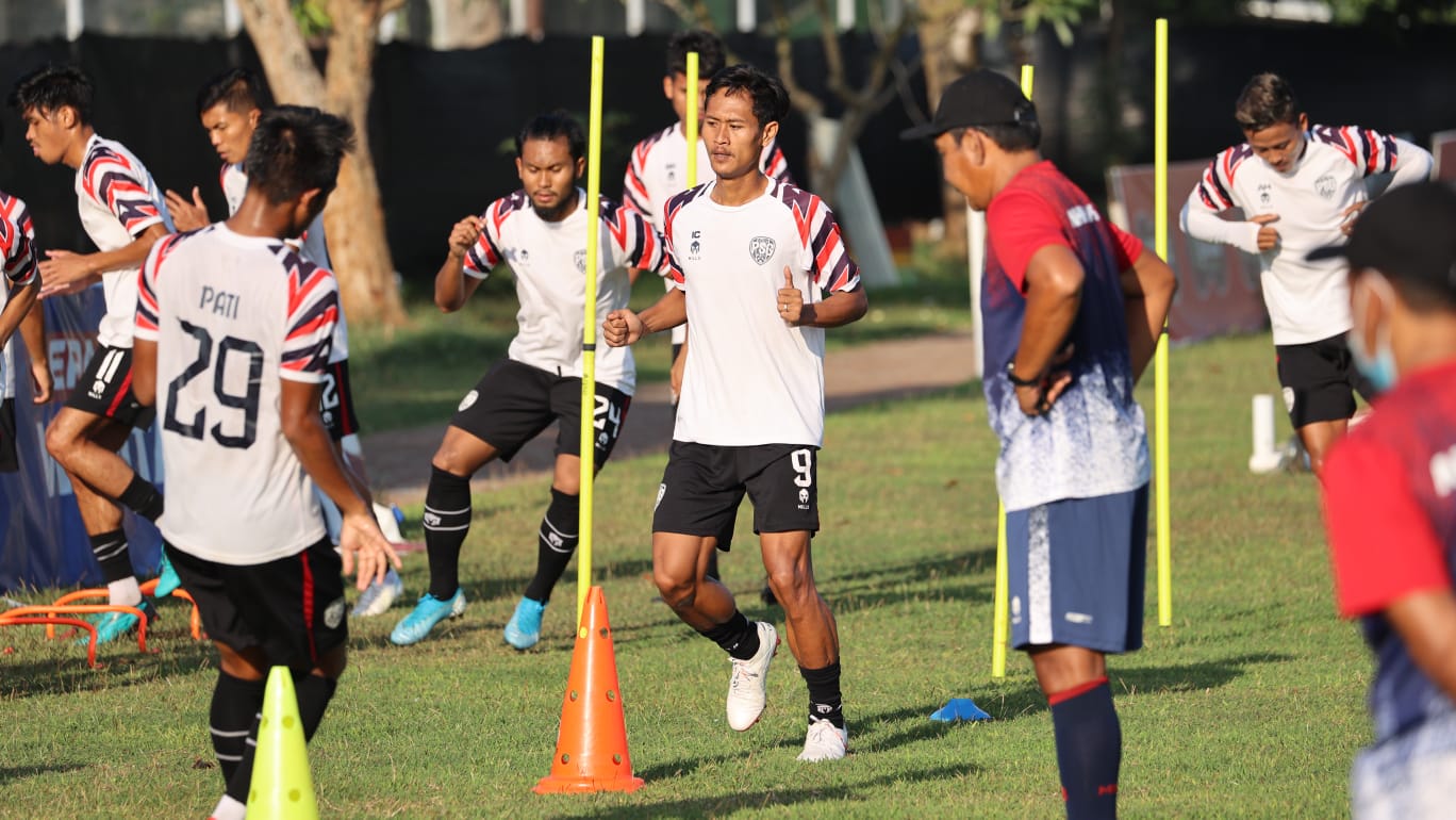 Pemain AHH PS Pati berlatih rutin untuk menghadapi Persis Solo pada laga pembuka Liga 2, Rabu (22/9). (MP/Official AHH PS Pati)