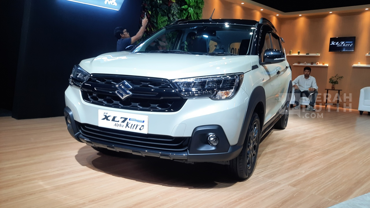 Suzuki XL7 Alpha Kuro Resmi Meluncur, Tampil Makin Gagah dengan Aksen Hitam