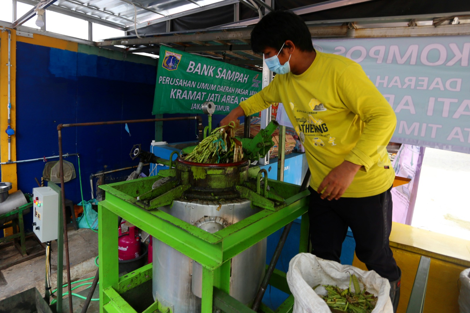 Limbah Sayuran di Pasar Kramat Jati Diolah Menjadi Pupuk Bernilai Guna