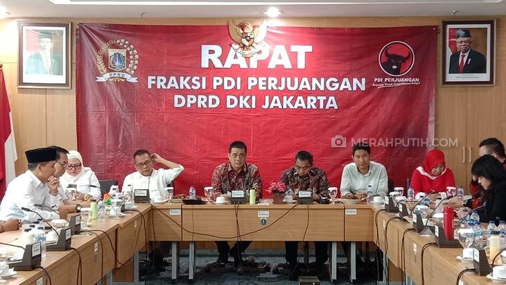  Cawagub DKI Jakarta Riza Patria (keempat kiri) saat berkunjung ke Fraksi PDIP DPRD. (Foto: MP/Asropih)