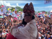  Usai Berikan Sumbangan, Pekerja Bengkel Ini Menangis Bersama Prabowo