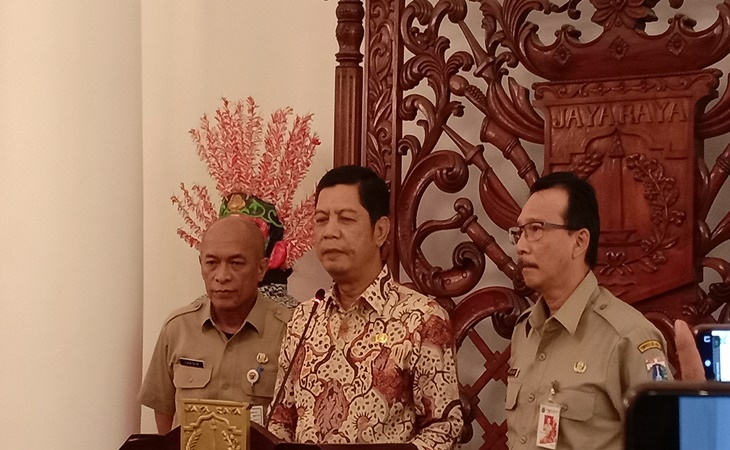 Wali kota Jakarta Barat Rustam Efendi tegaskan pihaknya sudah berhentikan lurah Jelambar