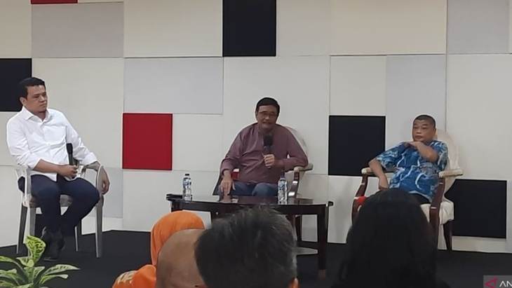 Djarot Sebut Megawati Tak Dahulukan Keluarga dengan Pilih Ganjar
