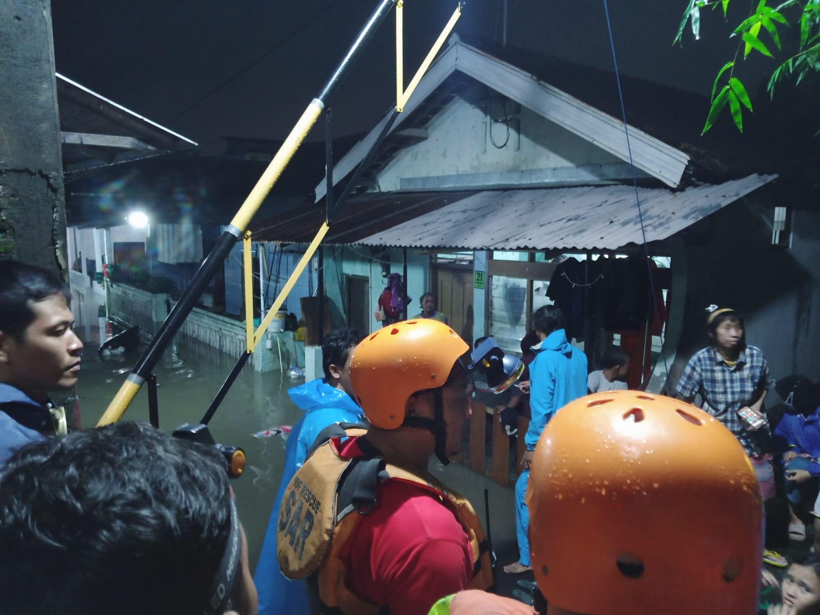 Puluhan Rumah di Solo Kebanjiran dan Warga Diungsikan