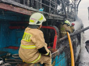 Kapal Ikan Terbakar di Muara Angke Jakarta, 9 Mobil Damkar Dikerahkan